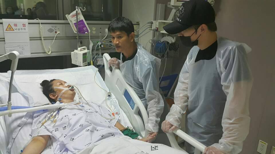 K-pop คิมแจจุง วง JYJ เยี่ยมน้องมินที่โรงพยาบาล
